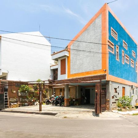 RedDoorz Syariah near Stadion Manahan Solo 2 Bagian luar foto