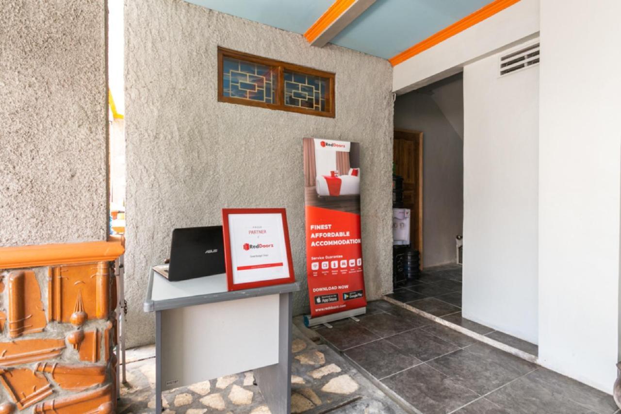RedDoorz Syariah near Stadion Manahan Solo 2 Bagian luar foto