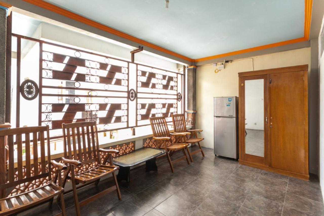 RedDoorz Syariah near Stadion Manahan Solo 2 Bagian luar foto