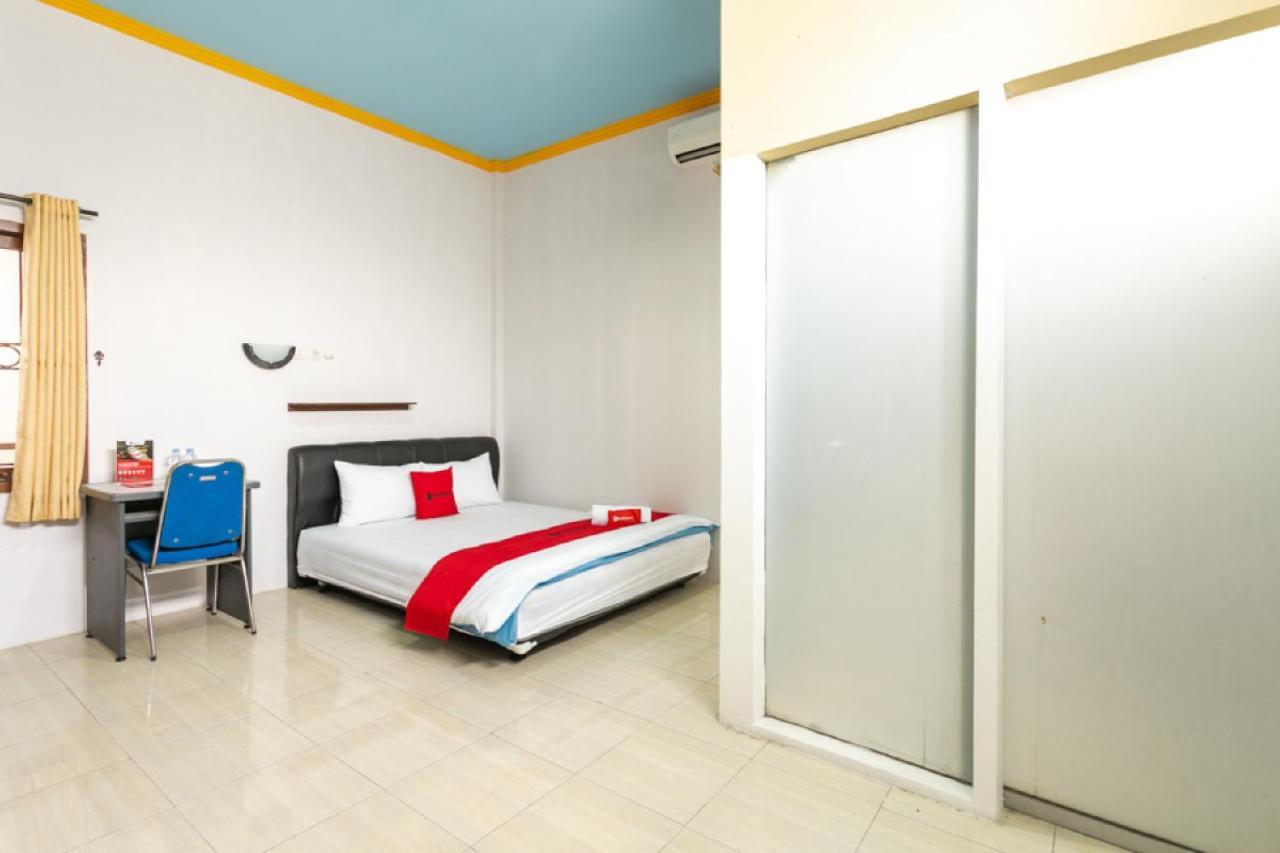 RedDoorz Syariah near Stadion Manahan Solo 2 Bagian luar foto