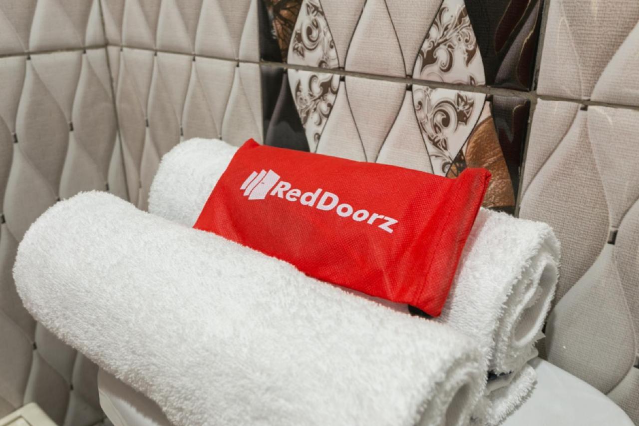 RedDoorz Syariah near Stadion Manahan Solo 2 Bagian luar foto