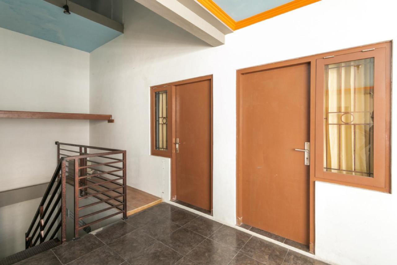 RedDoorz Syariah near Stadion Manahan Solo 2 Bagian luar foto