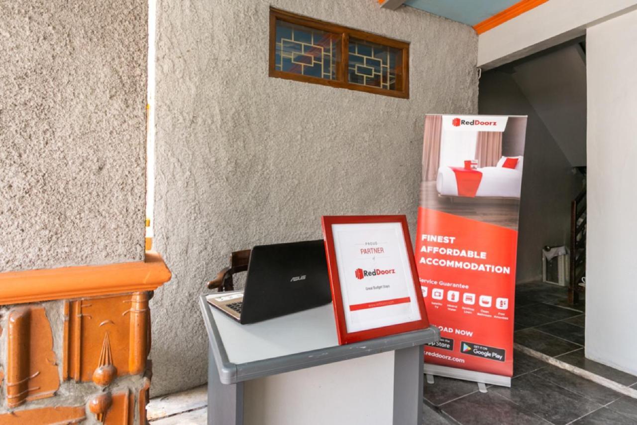 RedDoorz Syariah near Stadion Manahan Solo 2 Bagian luar foto